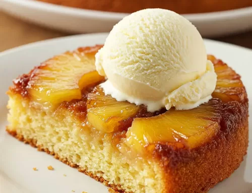 Prăjitură răsturnată cu ananas